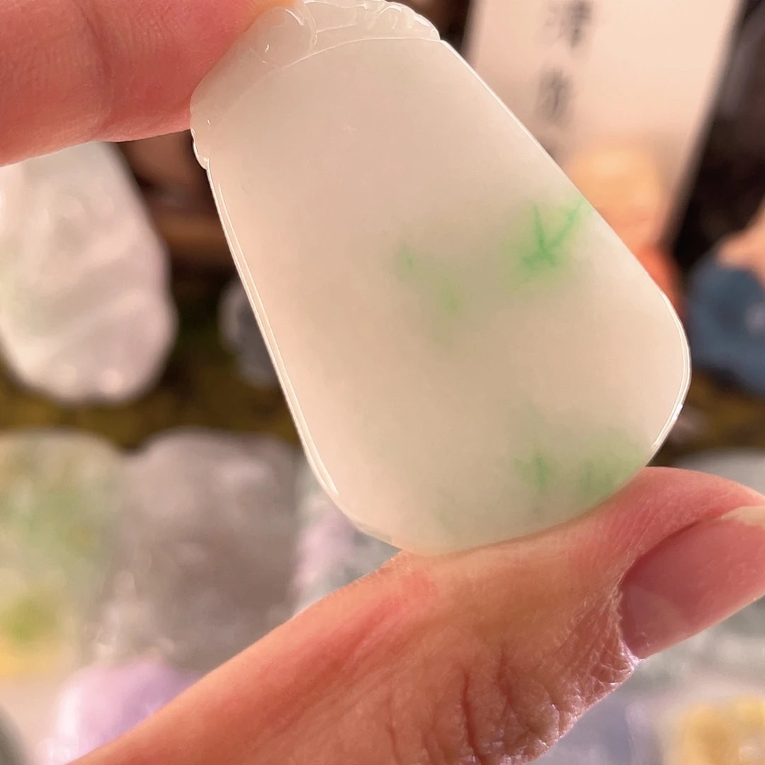 翡翠未镶嵌颈饰无事牌