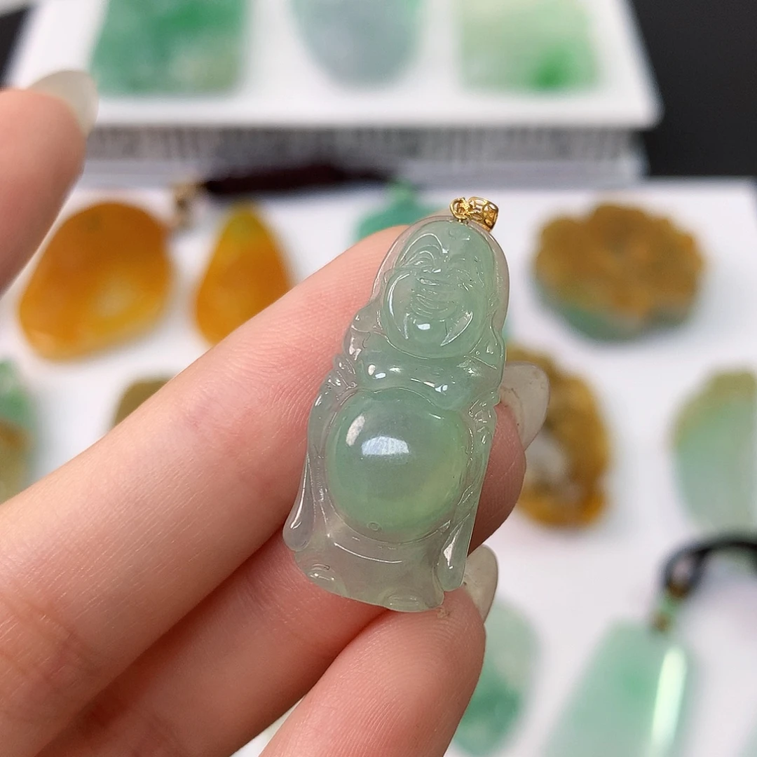 翡翠18K金镶嵌颈饰站佛