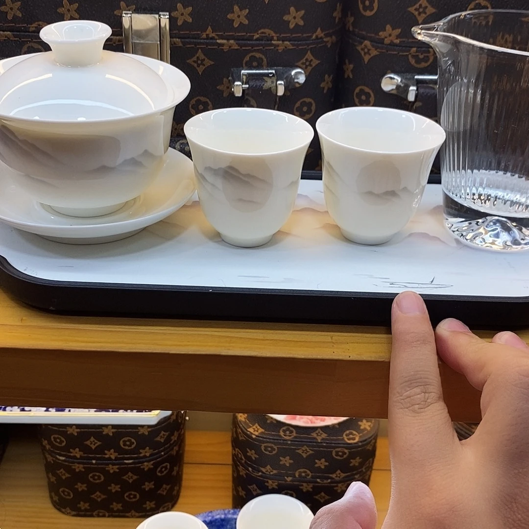 盖碗里的水煮开后放入