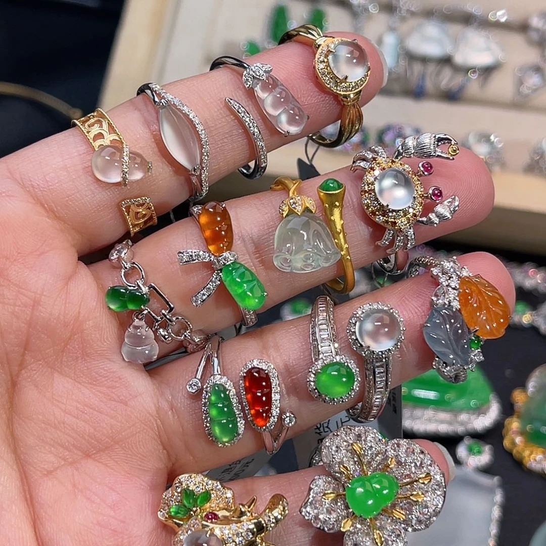 翡翠18K金镶嵌戒指设计款翡翠戒指