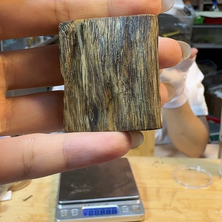沉香约7.77克白奇牌