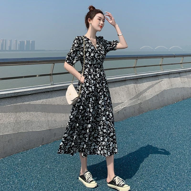 碎花连衣裙夏季2025新款小个子气质显瘦百搭中长款黑碎花遮肉裙子