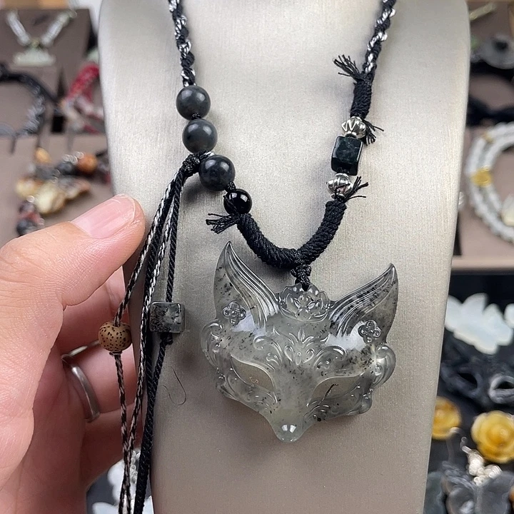 锦***.合金蛇纹石玉颈饰
