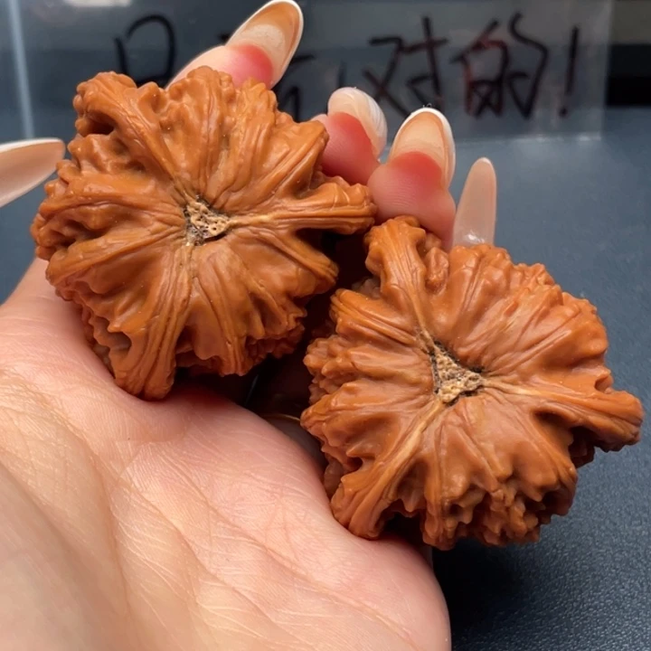 M***l文玩核桃吊坠白狮子