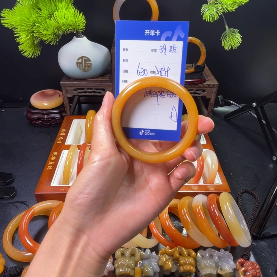石英质玉手镯未镶嵌玥*