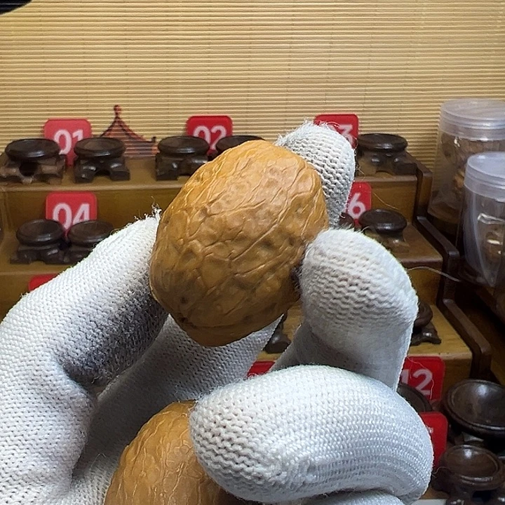 文玩核桃把件宝瓶