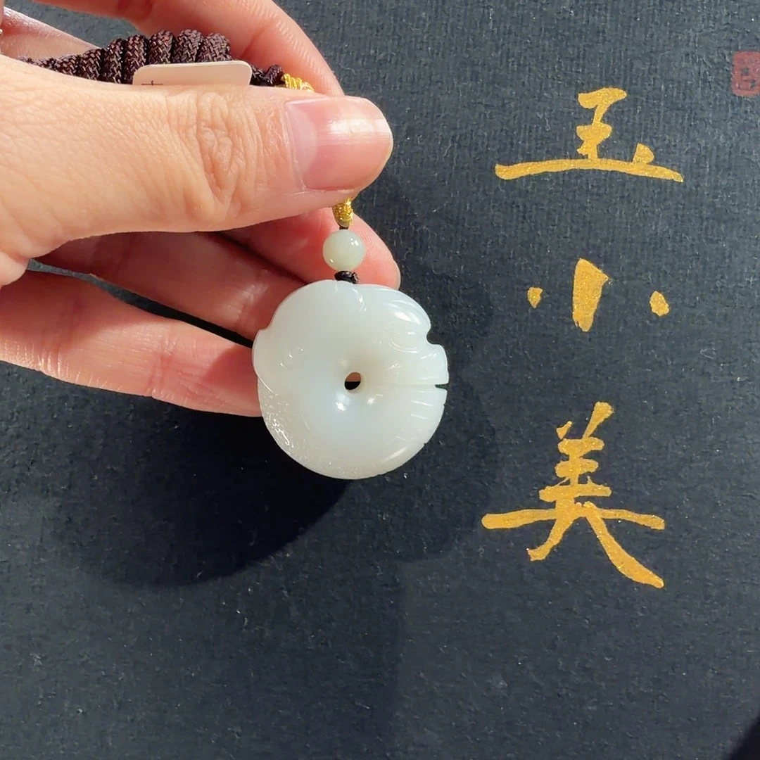 和田玉未镶嵌颈饰米达
