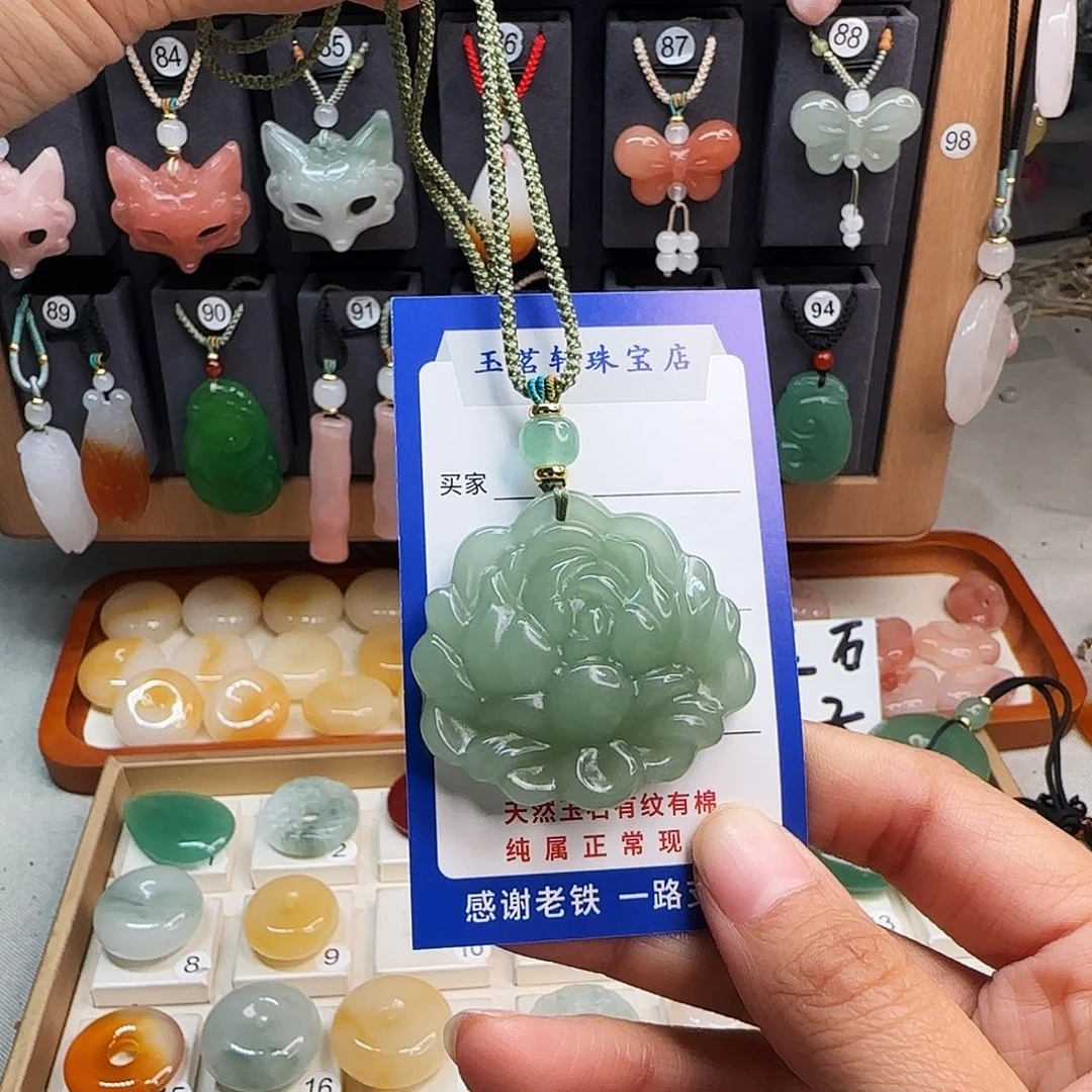 石英质玉未镶嵌颈饰