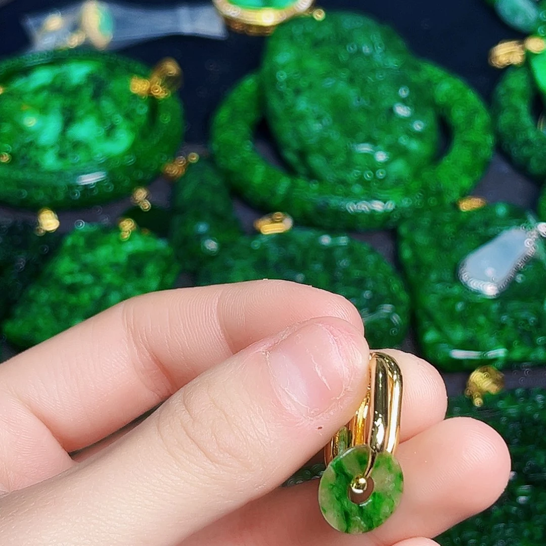 颈饰未镶嵌翡翠多样性