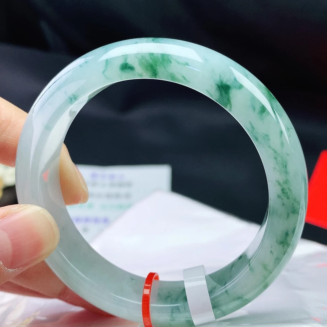 翡翠手镯未镶嵌54圈