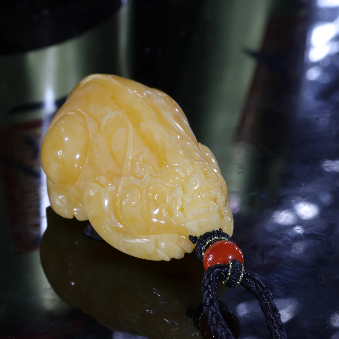 貔貅吊坠天然原矿一物一图焦皮满蜡虎皮男女挂件蜜蜡配饰A50