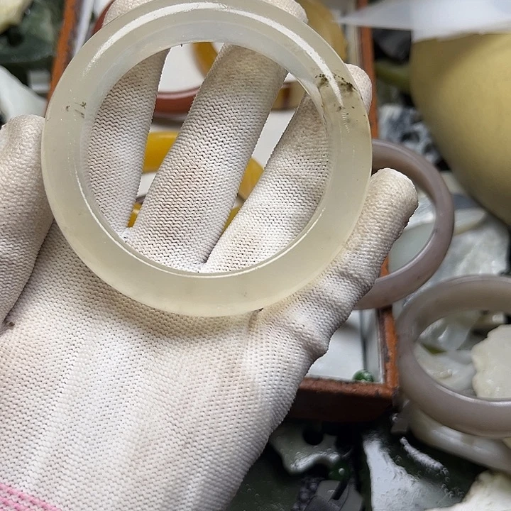 未镶嵌透闪石质玉珠宝奇石辉*
