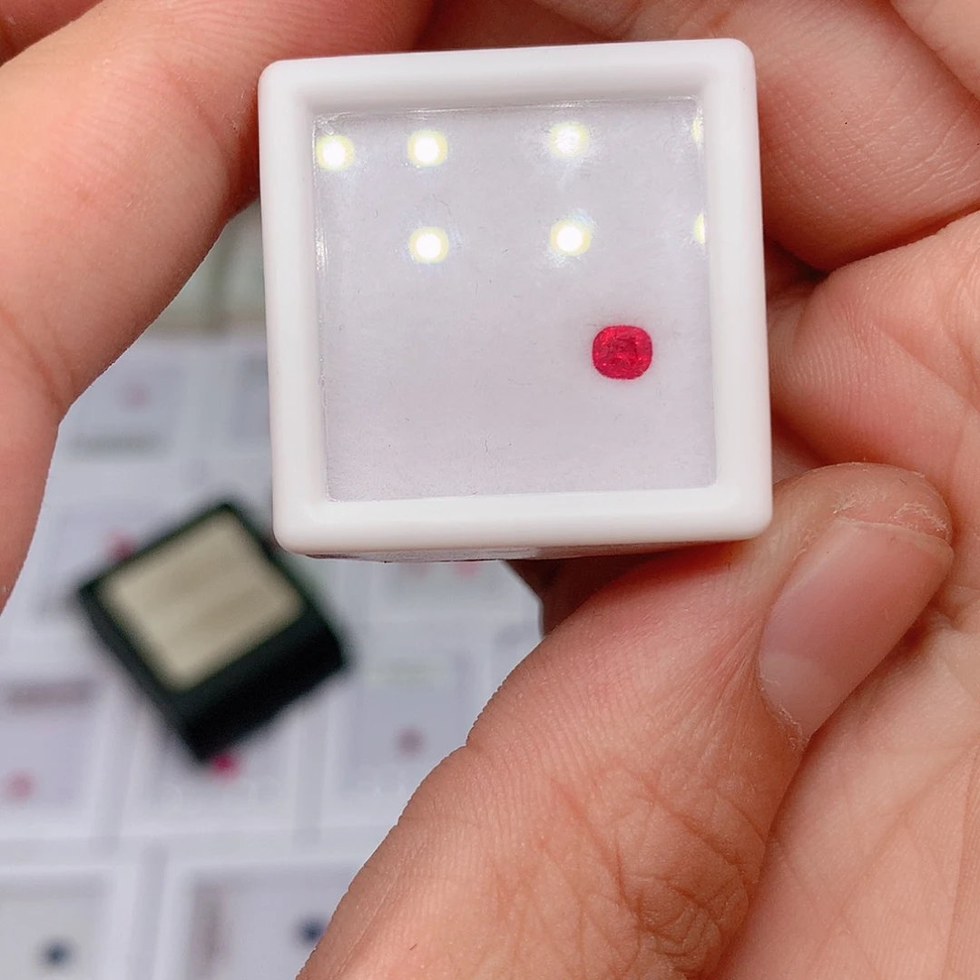 裸石未镶嵌尖晶石犟****?0.3........