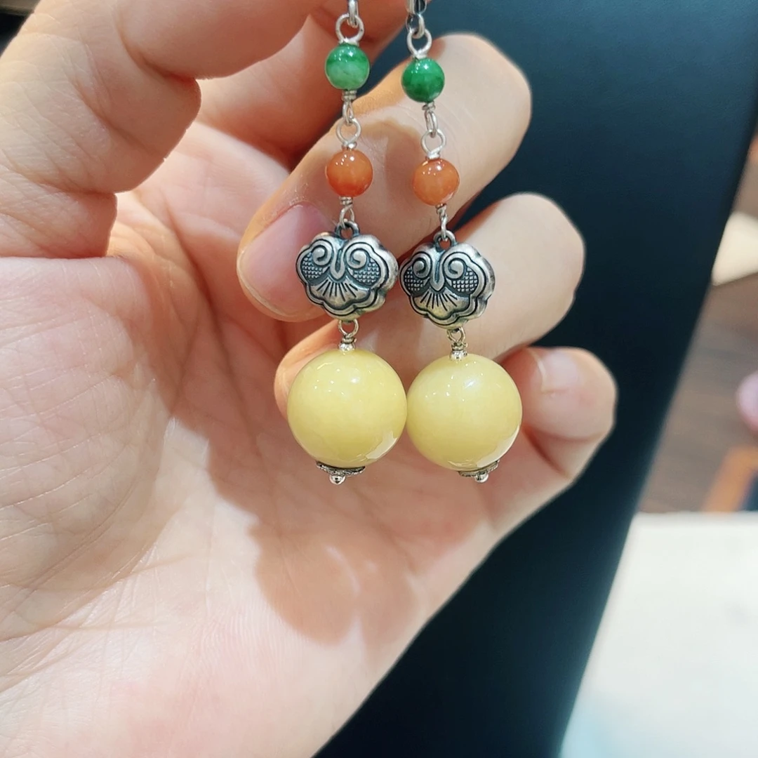 翡翠颈饰未镶嵌耳饰