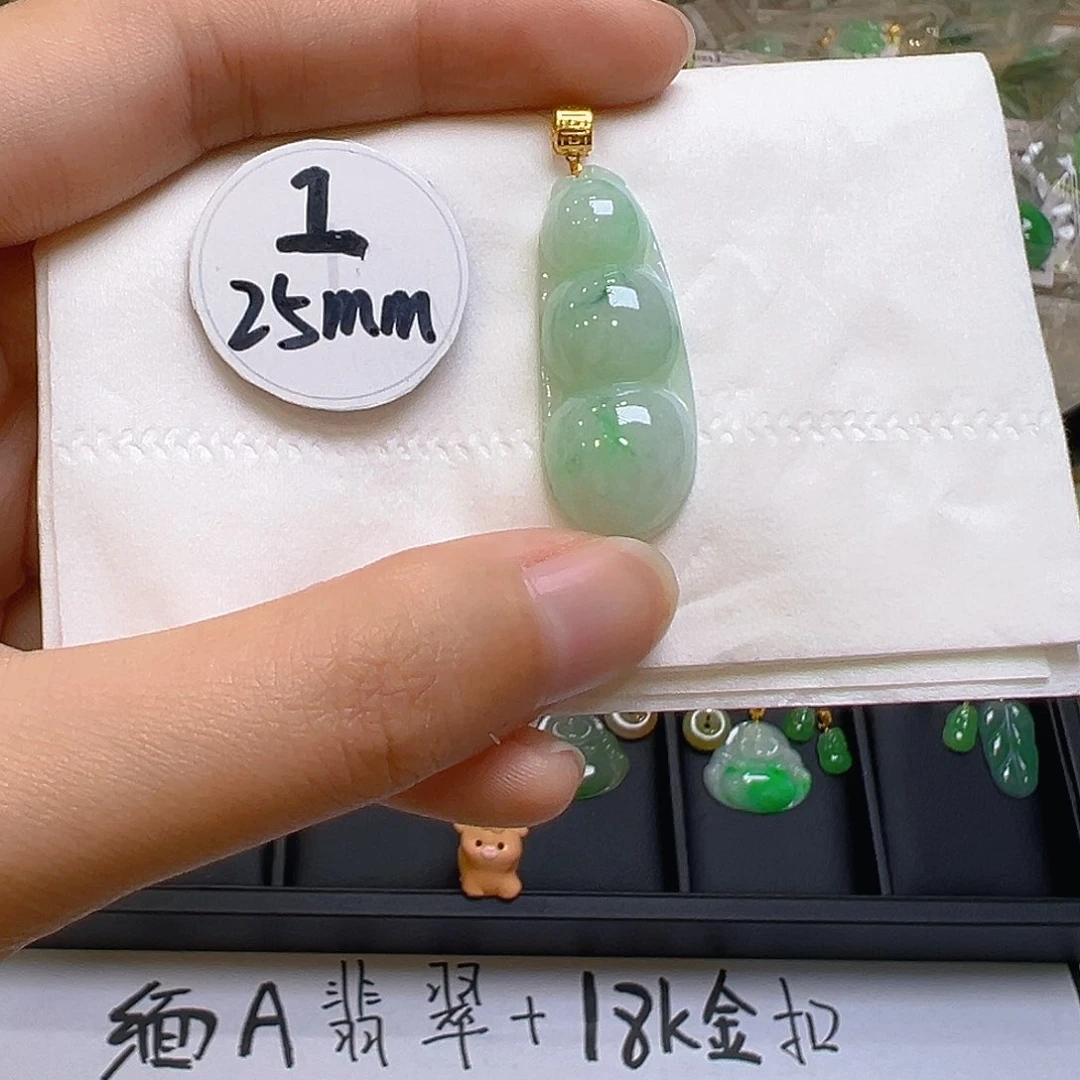 翡翠颈饰18K金镶嵌翡翠