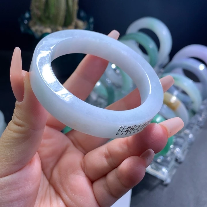 定制翡翠未镶嵌手镯