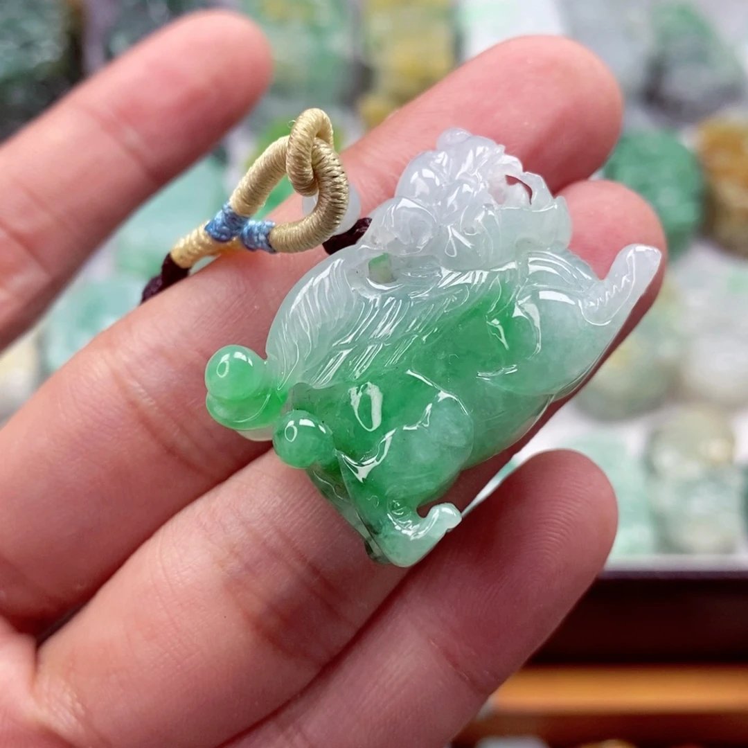 翡翠颈饰未镶嵌翡翠