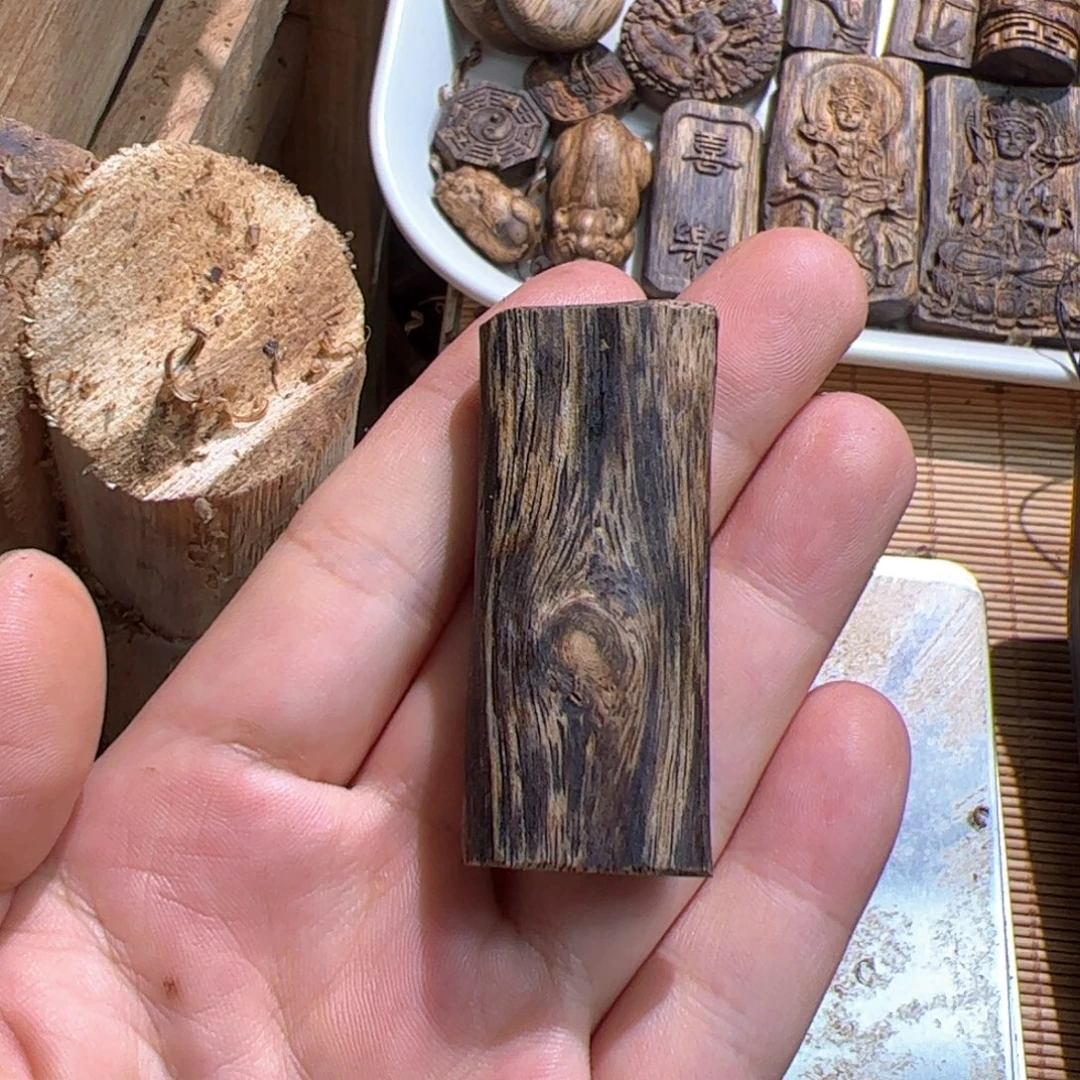 沉香沉香碎屑白棋素牌8.4克