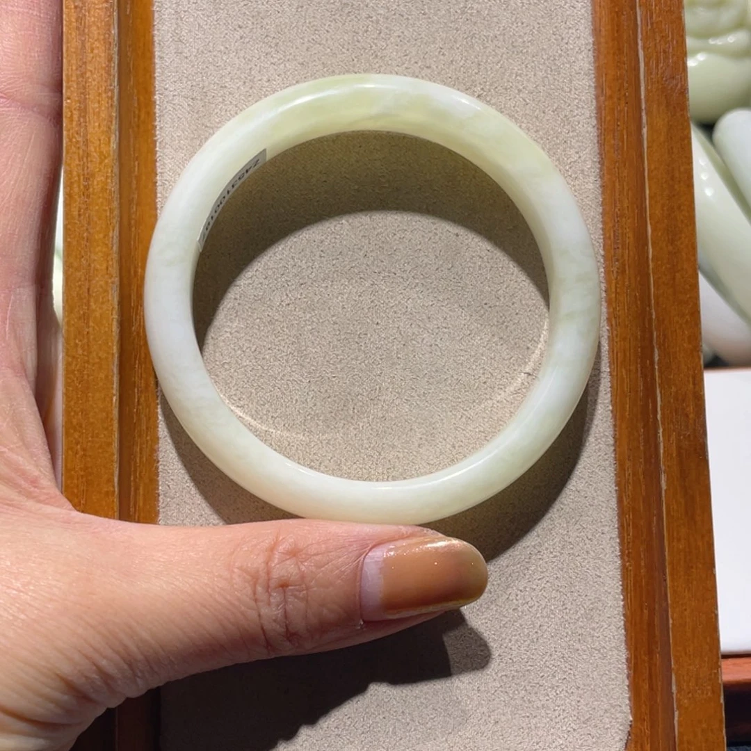 未镶嵌手镯蓝田玉（蛇纹石化大理石玉）糖***段