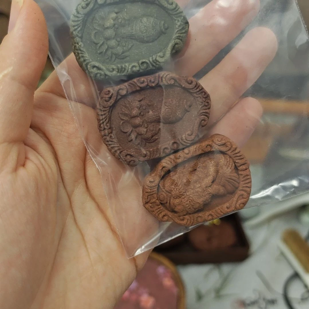 泥塑福利包三个扎基拉姆