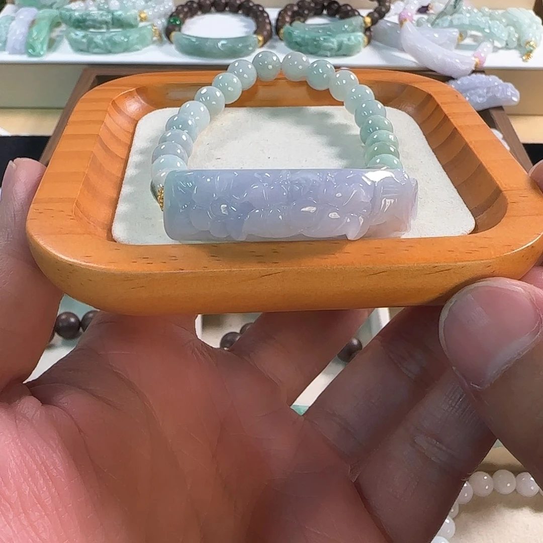 茉***莉翡翠未镶嵌颈饰手牌