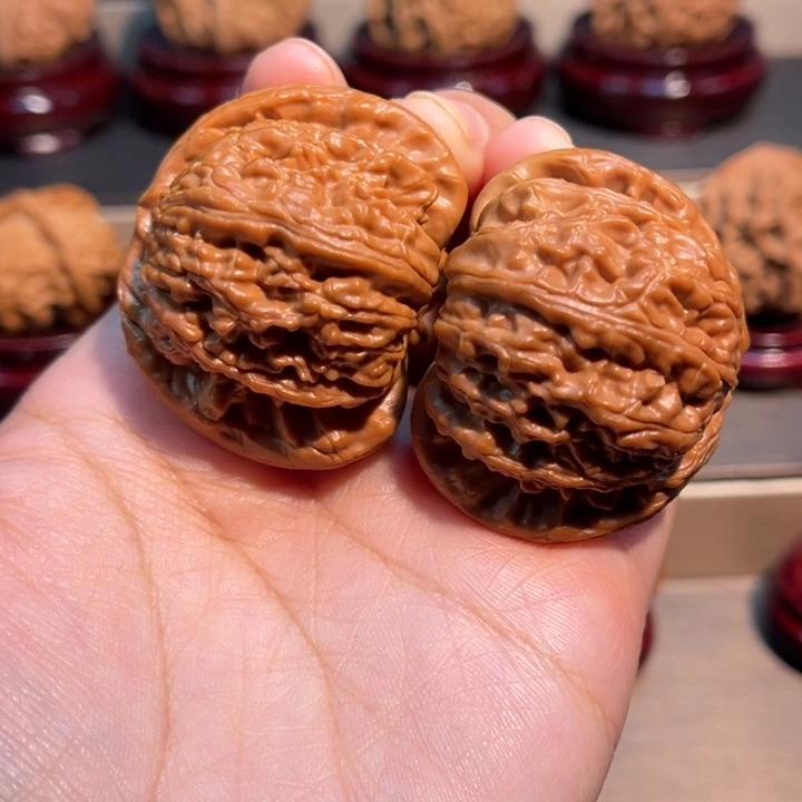 文玩核桃吊坠43白狮子