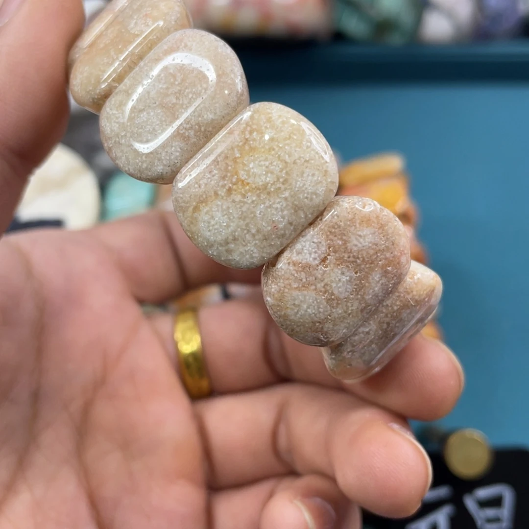 未镶嵌手镯硅化玉