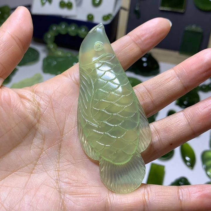 岫玉未镶嵌颈饰吊坠