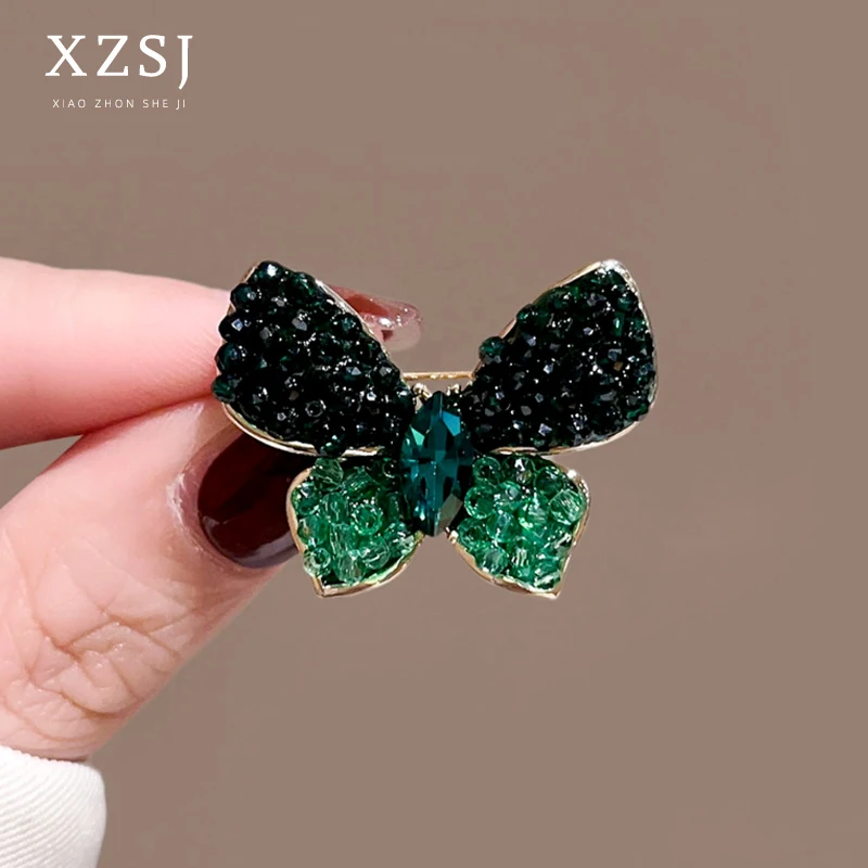 铜胸针 新款手工绿色蝴蝶别针高档防走光扣西装开衫时尚胸花配饰