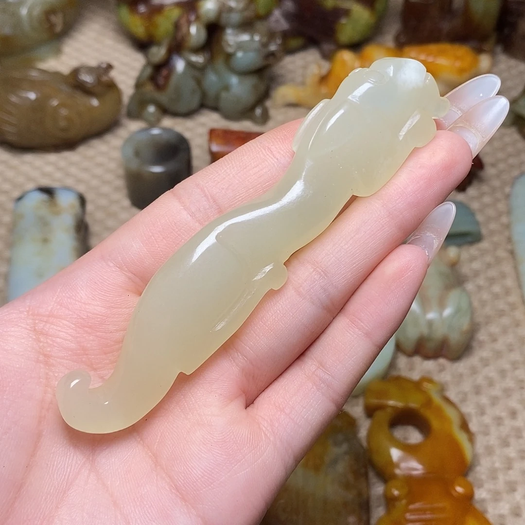 未镶嵌蛇纹石玉颈饰
