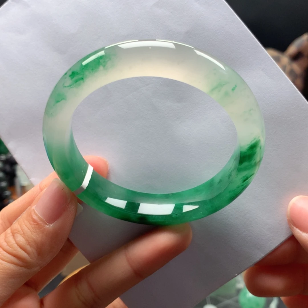 【闪购商品】未镶嵌手镯石英质玉