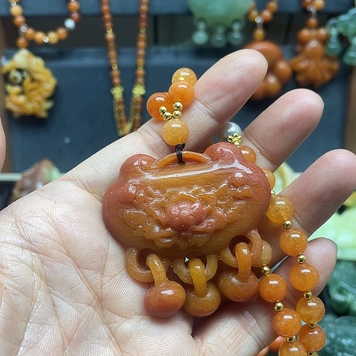 未镶嵌蛇纹石玉颈饰