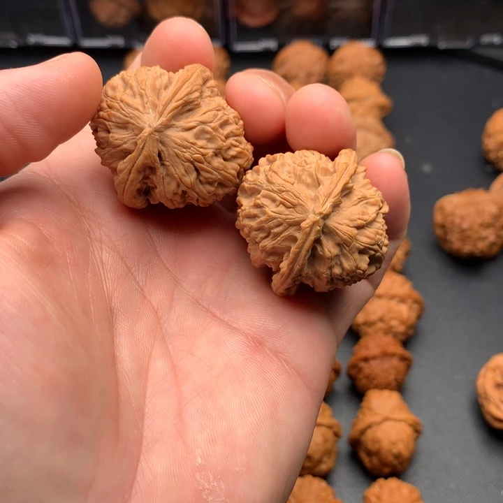 文玩核桃吊坠球白