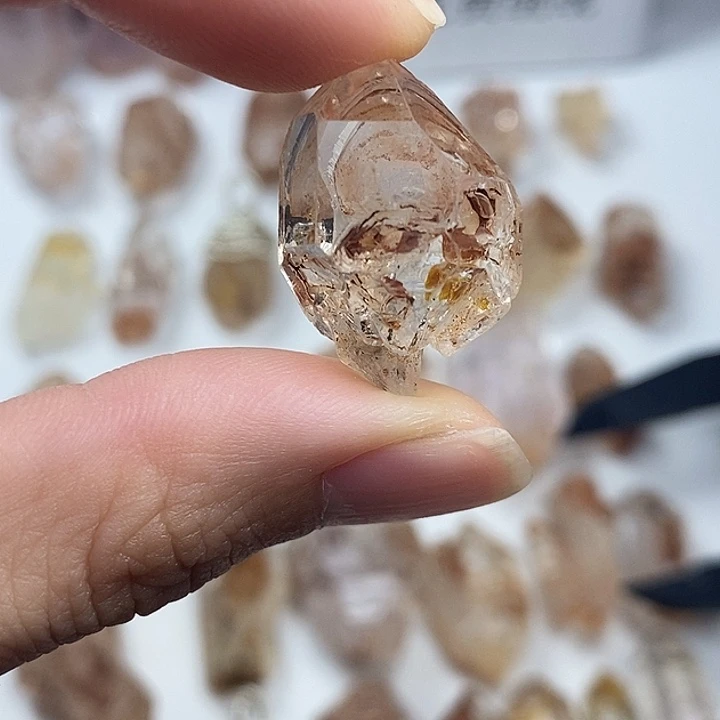 未镶嵌颈饰水晶油胆红泥随型