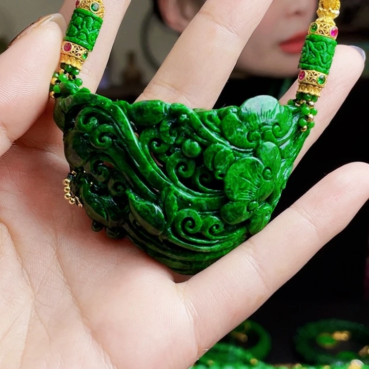 翡翠未镶嵌颈饰多样性