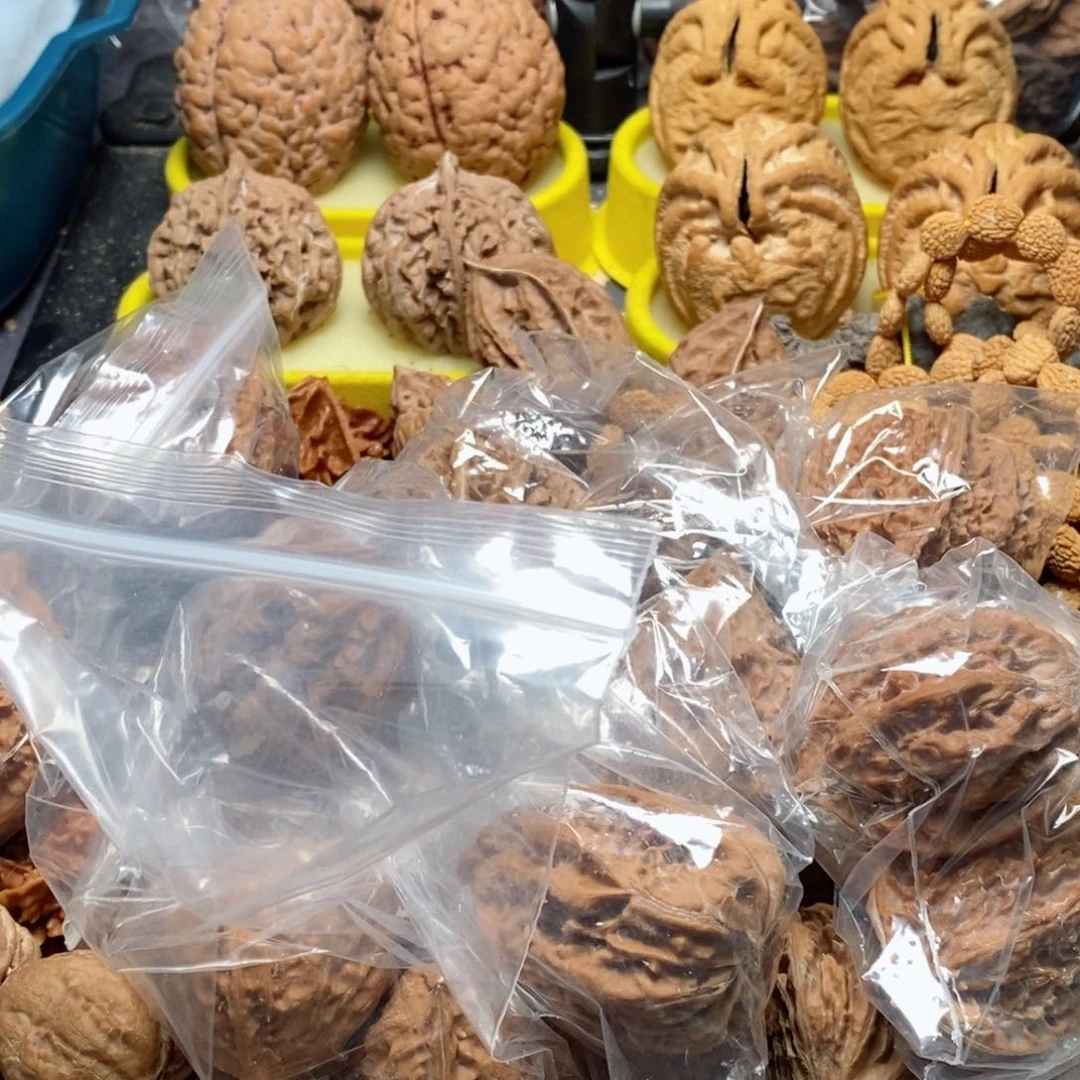 文玩核桃吊坠瑕疵52