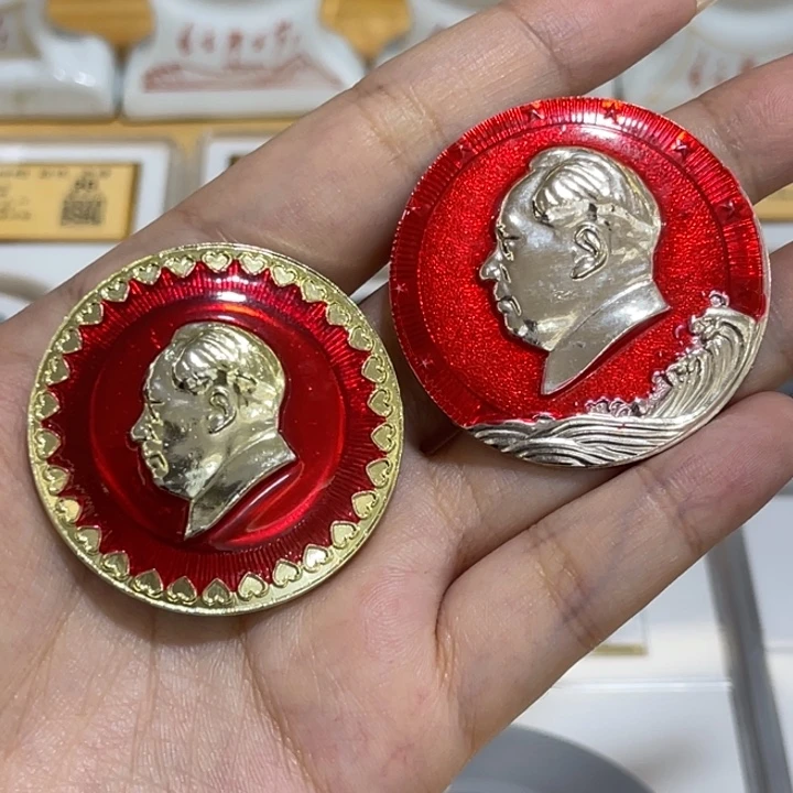 辉达利红色收藏纪念章