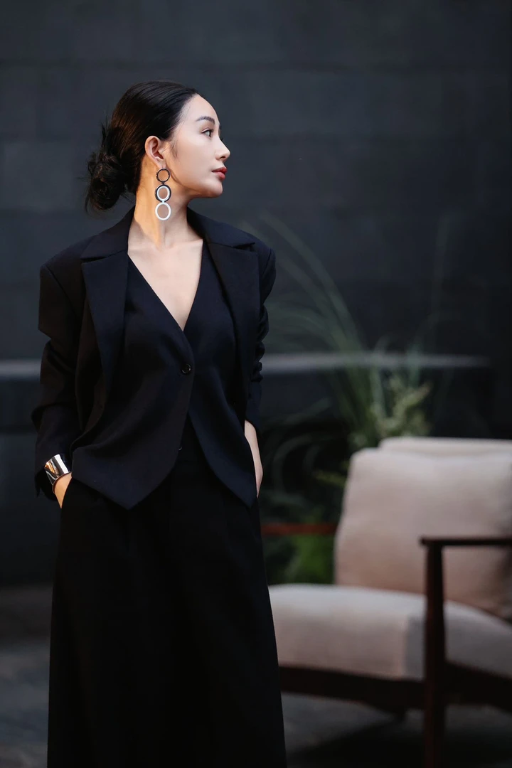 2025AW YIYI 翻驳领羊绒蚕丝外套