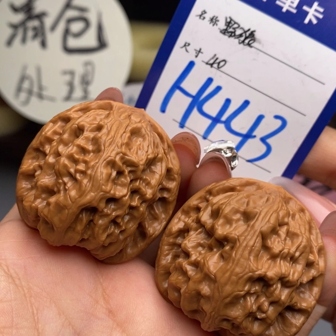 文玩核桃吊坠野狼