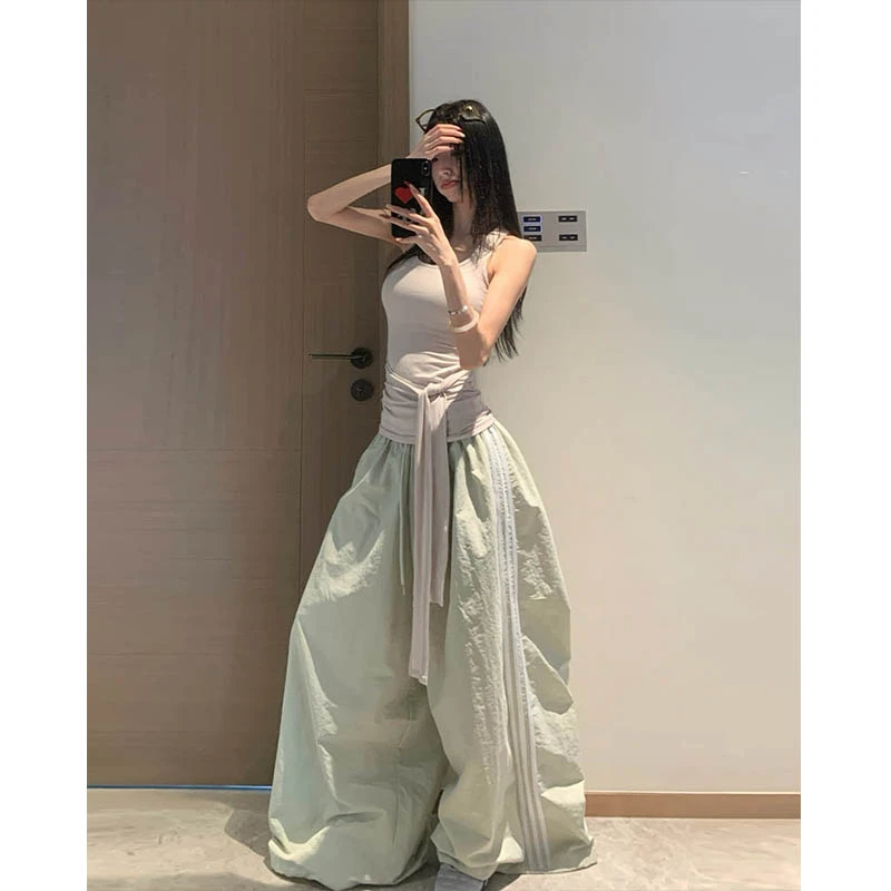 Two Million/辣妹绑带修身工字背心+侧边三杠裤速干伞兵裤套装