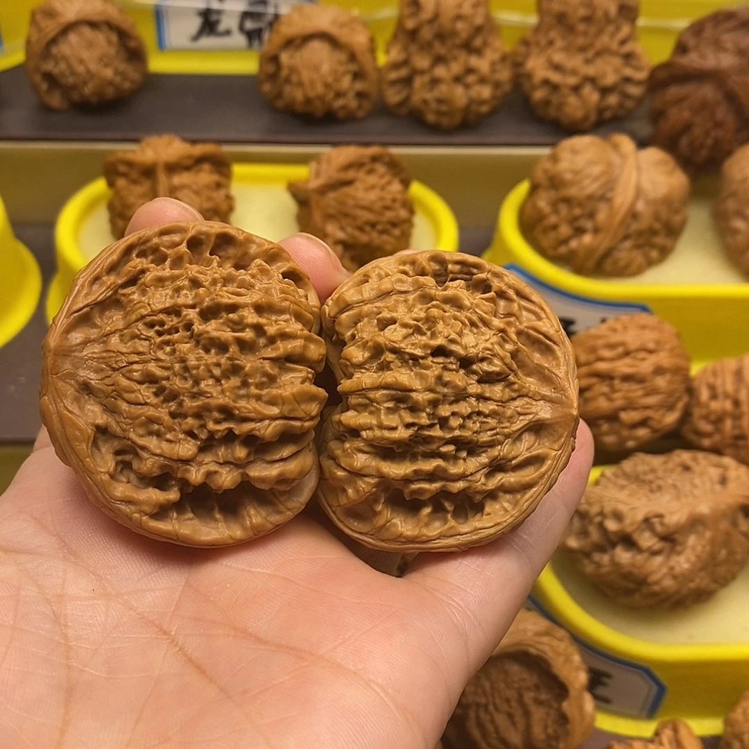 文玩核桃吊坠蛇王