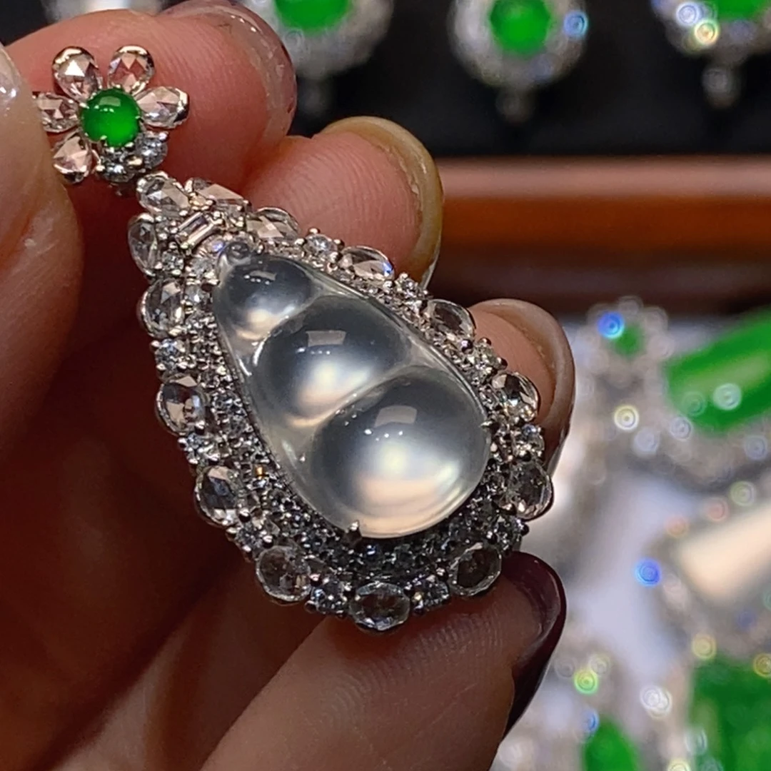 翡翠18K金镶嵌颈饰