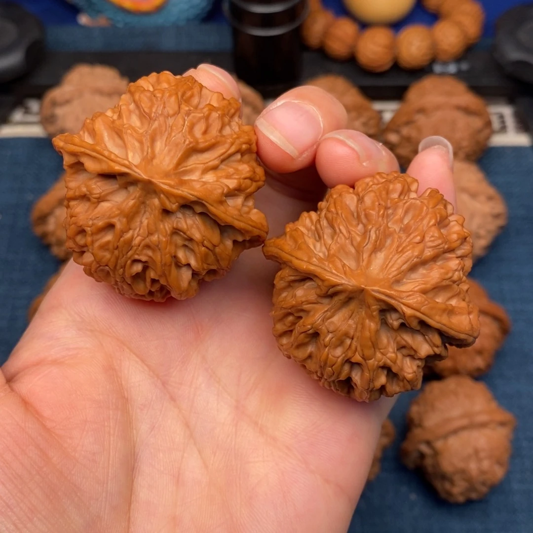 行***住文玩核桃把件42全品原桩苹果园，边肚同尺