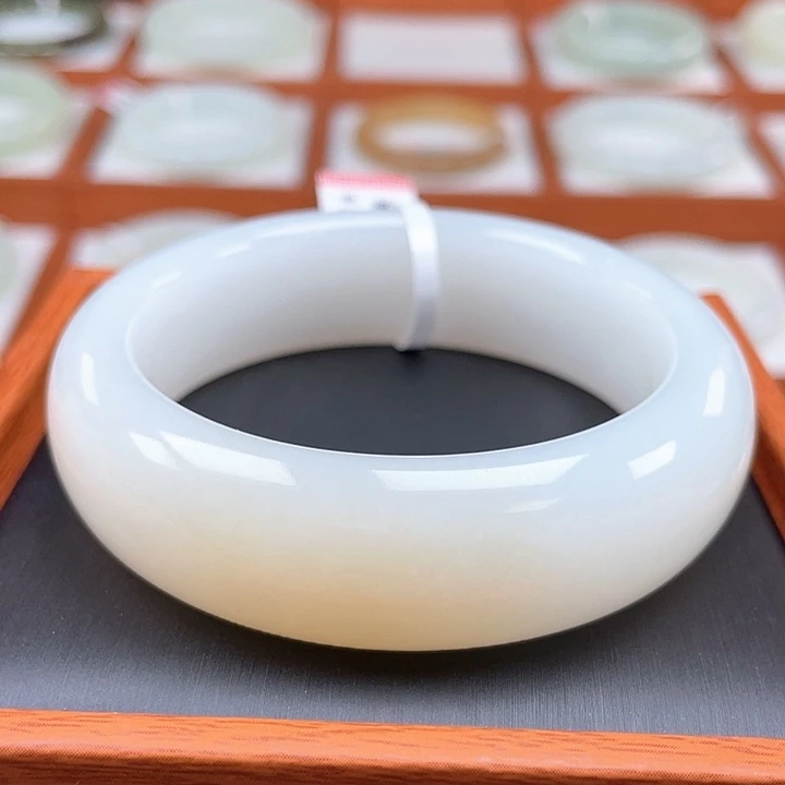 未镶嵌手镯和田玉蜂蜜糖羊脂（一级白）