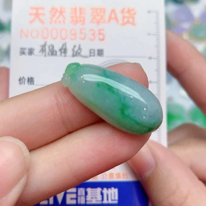 翡翠未镶嵌颈饰瓜