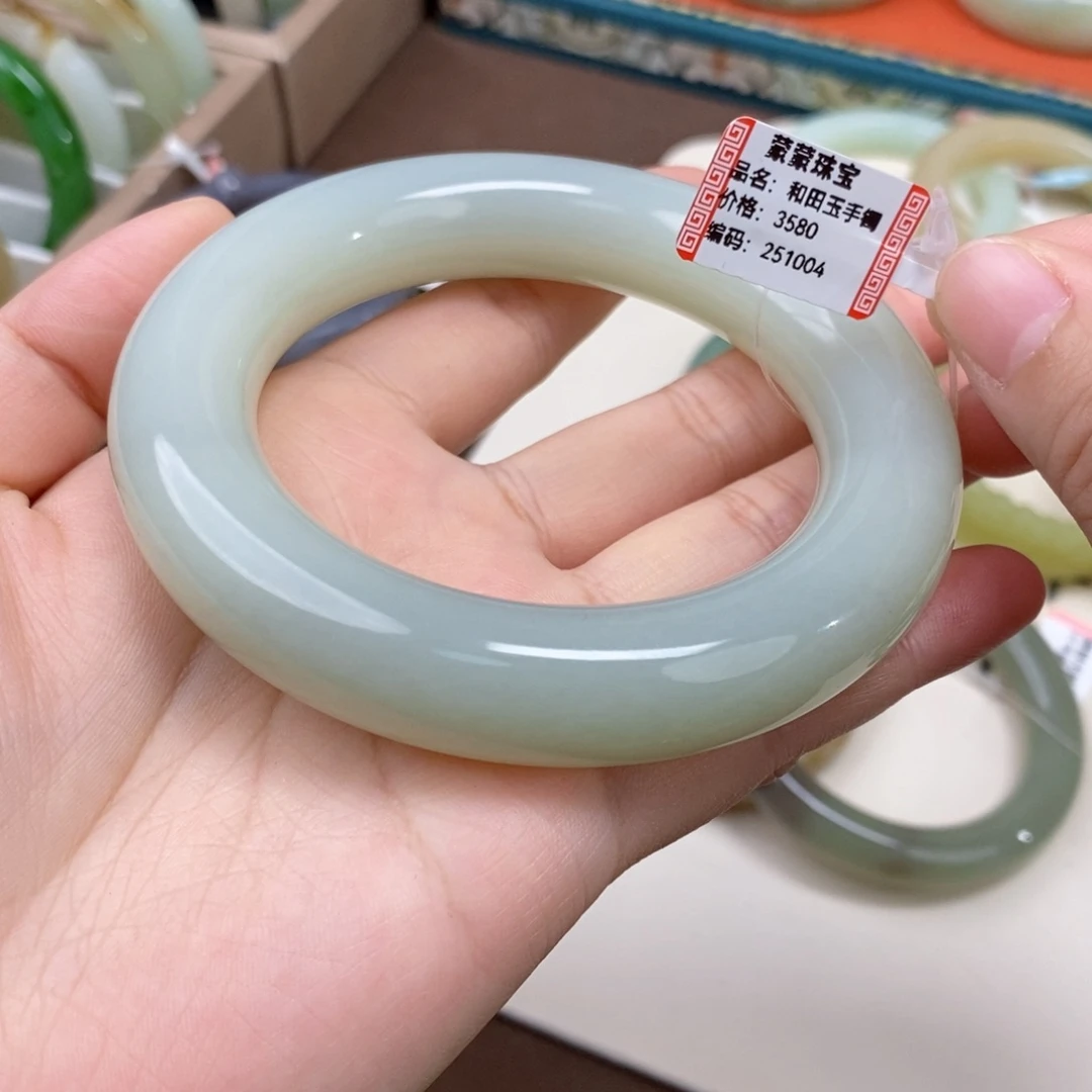 和田玉未镶嵌手镯且末高清白61#