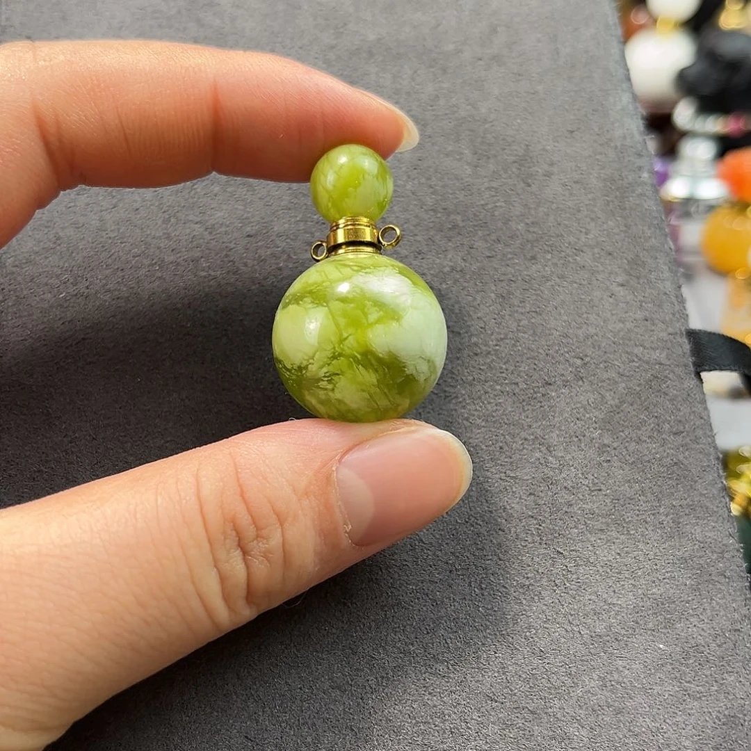 花岗石铁合金香水瓶
