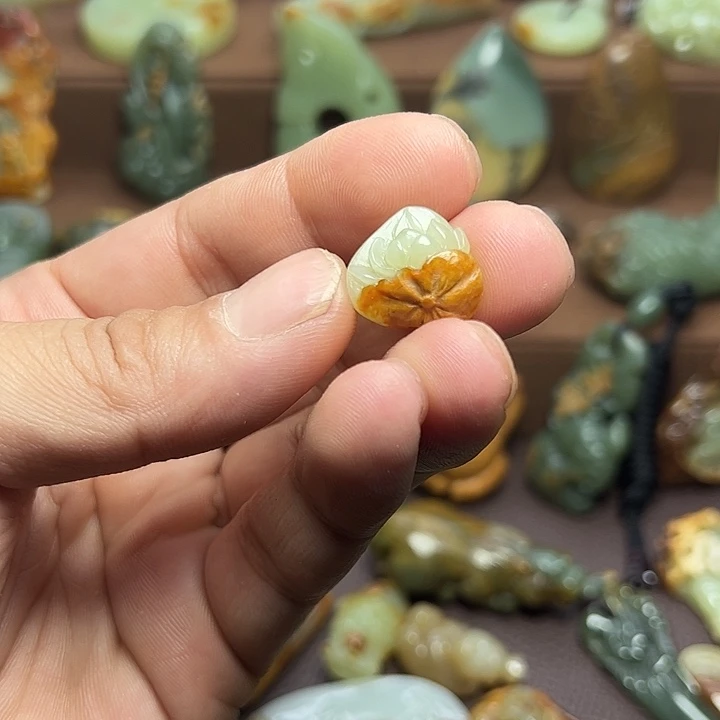 欢***迎岫岩河磨玉（透闪石质玉）未镶嵌颈饰
