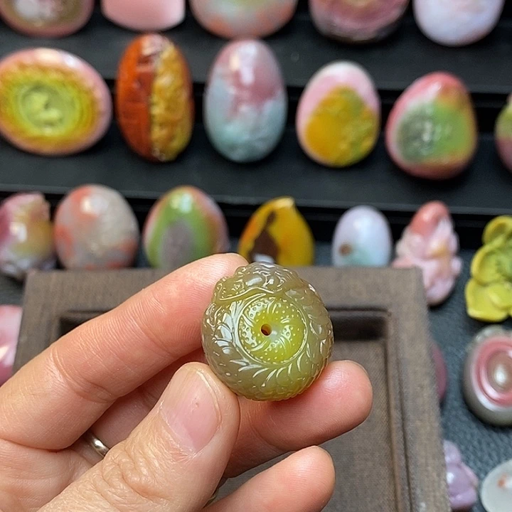 未镶嵌颈饰玛瑙/玉髓?*盐源原矿无优化龙平安扣