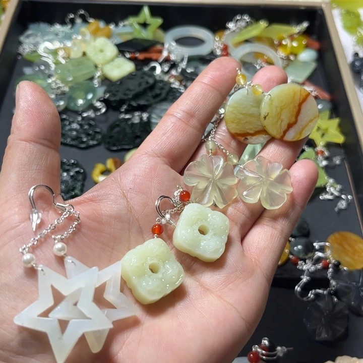 蛇纹石玉合金耳饰